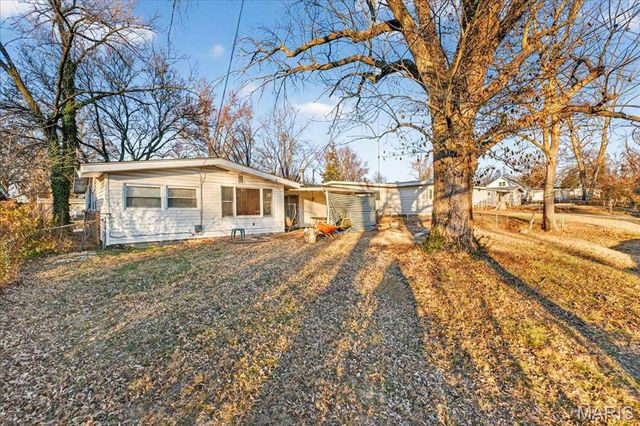 2320 Cherry Lane, Florissant, MO 63033