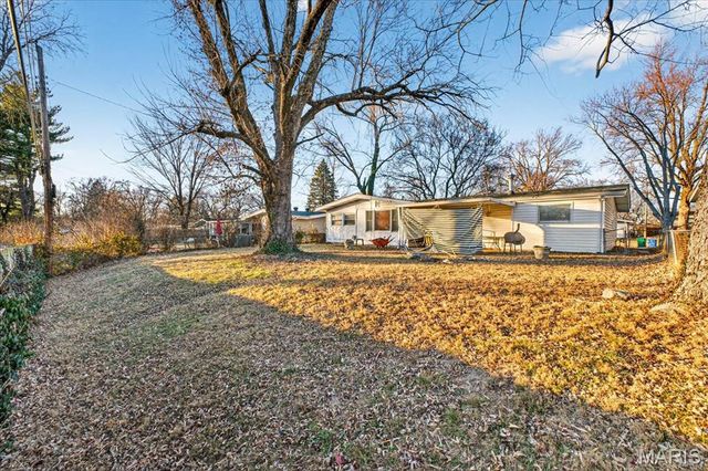 2320 Cherry Lane, Florissant, MO 63033