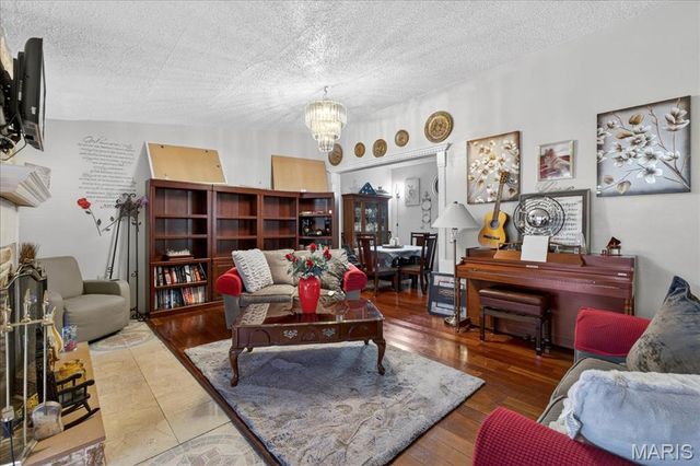 2320 Cherry Lane, Florissant, MO 63033