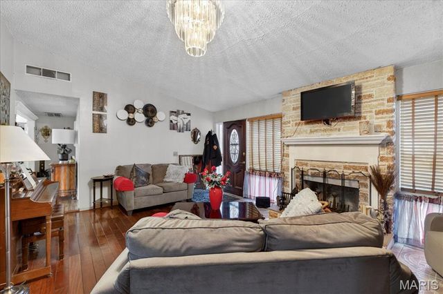 2320 Cherry Lane, Florissant, MO 63033