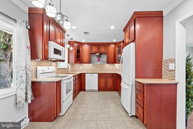 48 TOWPATH RD, Levittown, PA 19056