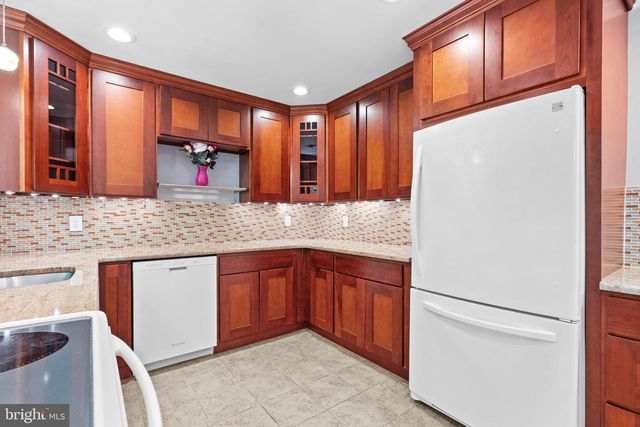 48 TOWPATH RD, Levittown, PA 19056