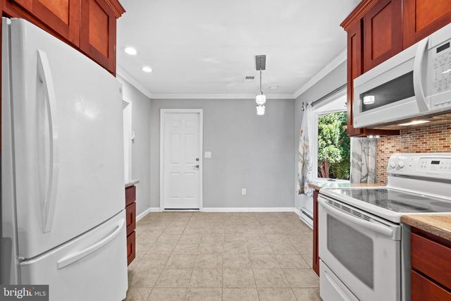 48 TOWPATH RD, Levittown, PA 19056