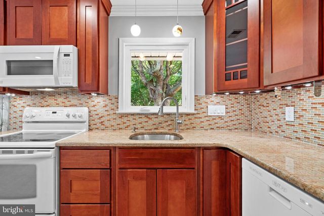48 TOWPATH RD, Levittown, PA 19056