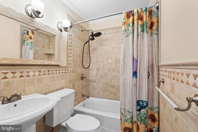 48 TOWPATH RD, Levittown, PA 19056