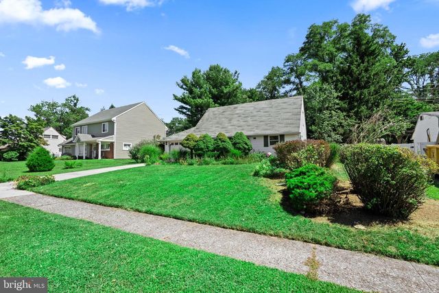 48 TOWPATH RD, Levittown, PA 19056