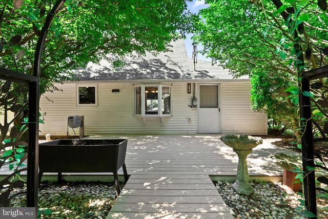 48 TOWPATH RD, Levittown, PA 19056