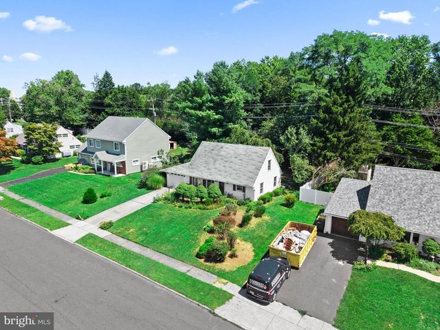 48 TOWPATH RD, Levittown, PA 19056