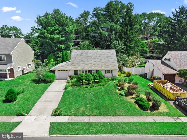 48 TOWPATH RD, Levittown, PA 19056