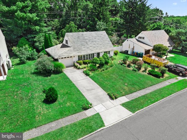48 TOWPATH RD, Levittown, PA 19056