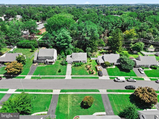48 TOWPATH RD, Levittown, PA 19056