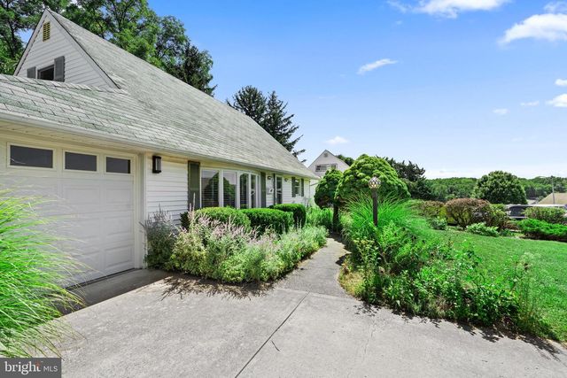 48 TOWPATH RD, Levittown, PA 19056