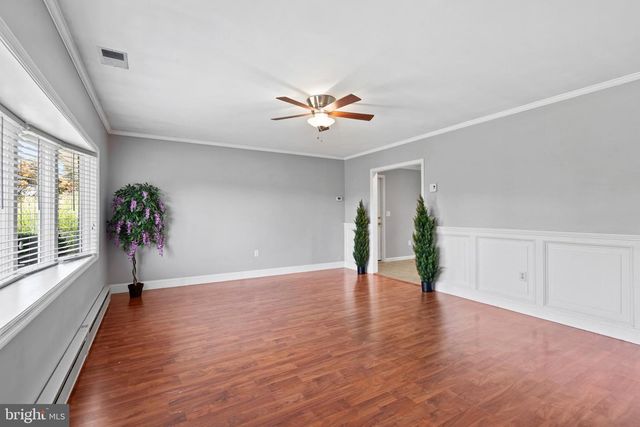 48 TOWPATH RD, Levittown, PA 19056