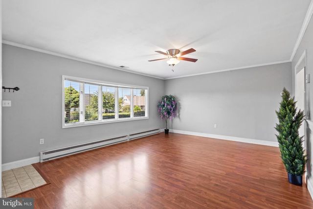 48 TOWPATH RD, Levittown, PA 19056