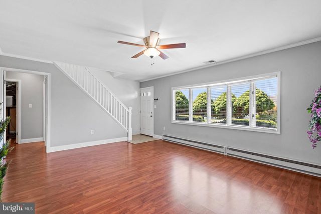 48 TOWPATH RD, Levittown, PA 19056