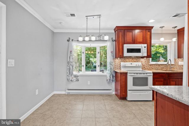 48 TOWPATH RD, Levittown, PA 19056