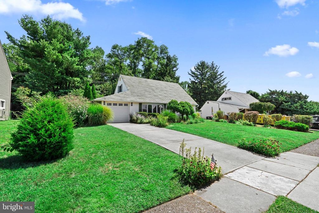 48 TOWPATH RD, Levittown, PA 19056