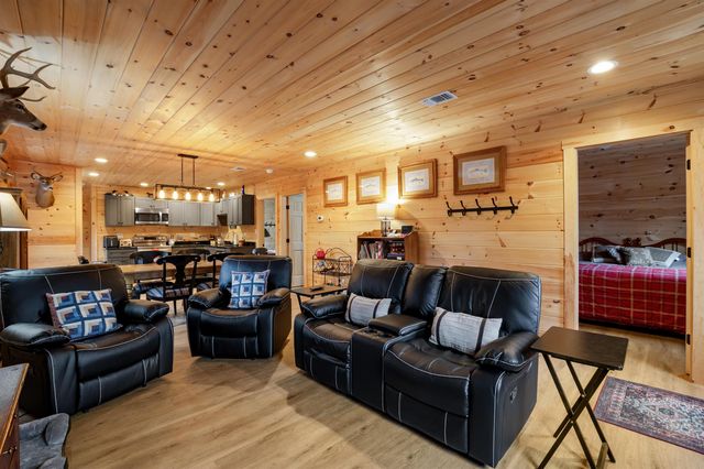 130 Poisson Drive, Canaan, VT 05903