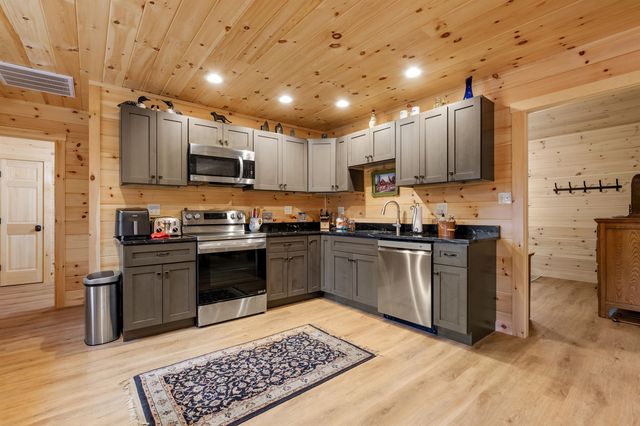 130 Poisson Drive, Canaan, VT 05903