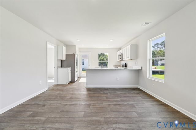 99 Byway Cir, Kilmarnock, VA 22482