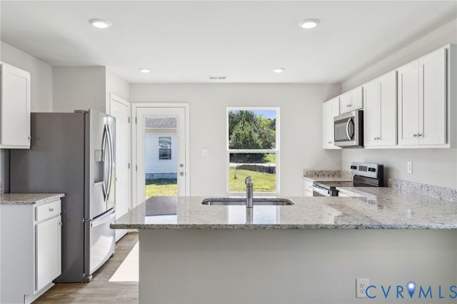 99 Byway Cir, Kilmarnock, VA 22482