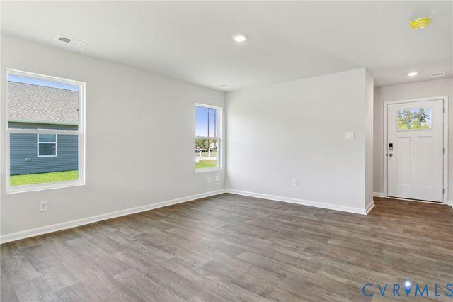 99 Byway Cir, Kilmarnock, VA 22482