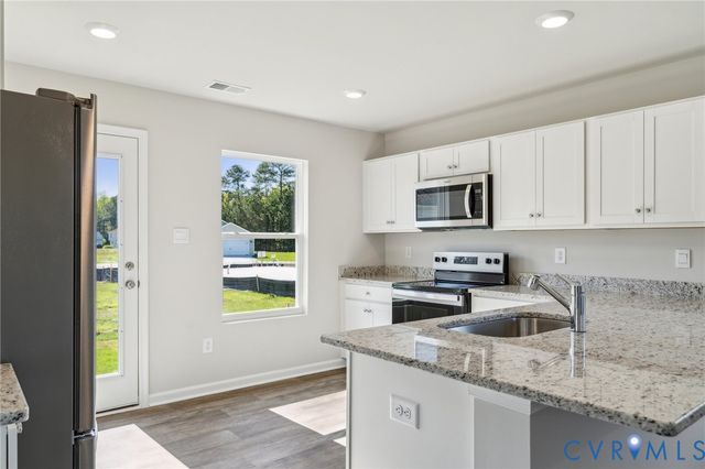 99 Byway Cir, Kilmarnock, VA 22482