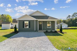 99 Byway Cir, Kilmarnock, VA 22482