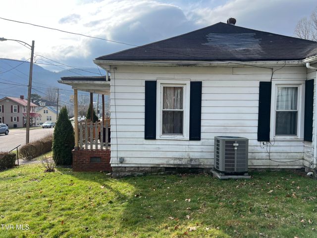 231 Northwest 11th Street, Norton, VA 24273