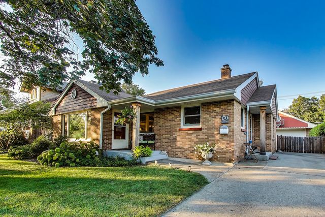 170 Eastview Avenue, Crystal Lake, IL 60014