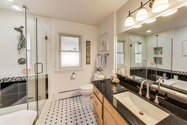 170 Eastview Avenue, Crystal Lake, IL 60014