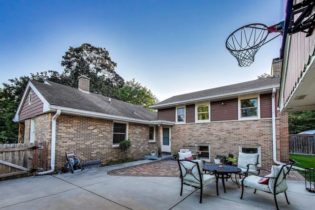 170 Eastview Avenue, Crystal Lake, IL 60014