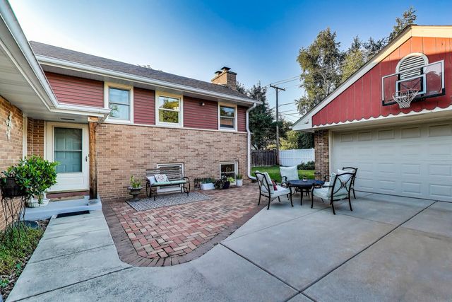 170 Eastview Avenue, Crystal Lake, IL 60014