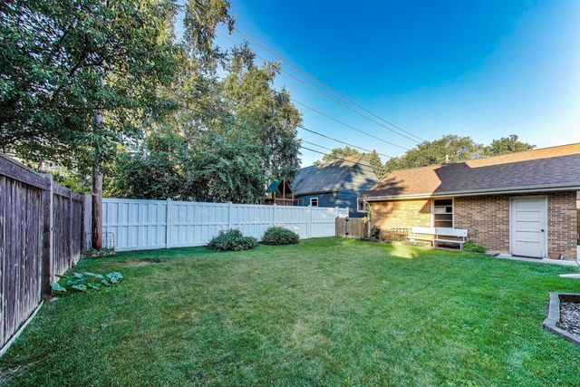 170 Eastview Avenue, Crystal Lake, IL 60014