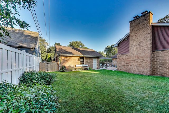 170 Eastview Avenue, Crystal Lake, IL 60014