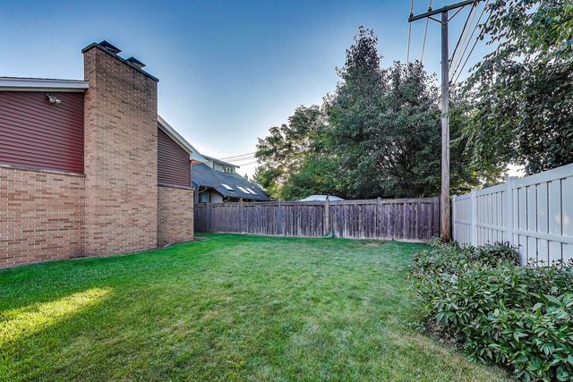 170 Eastview Avenue, Crystal Lake, IL 60014