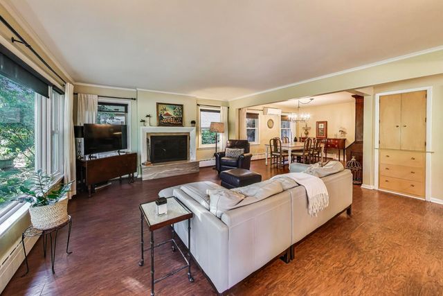 170 Eastview Avenue, Crystal Lake, IL 60014