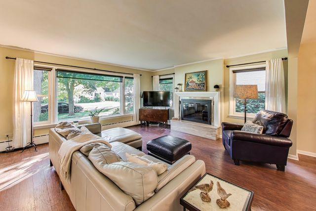 170 Eastview Avenue, Crystal Lake, IL 60014