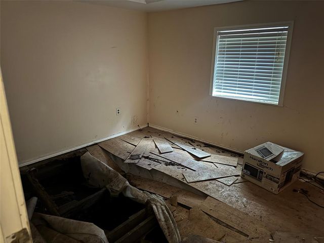 619 N Avenue C, Freeport, TX 77541