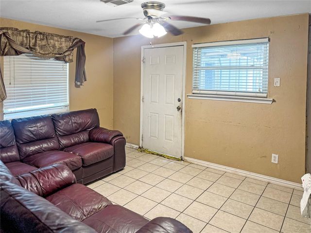 619 N Avenue C, Freeport, TX 77541