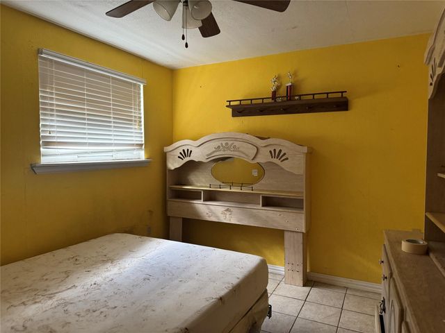 619 N Avenue C, Freeport, TX 77541