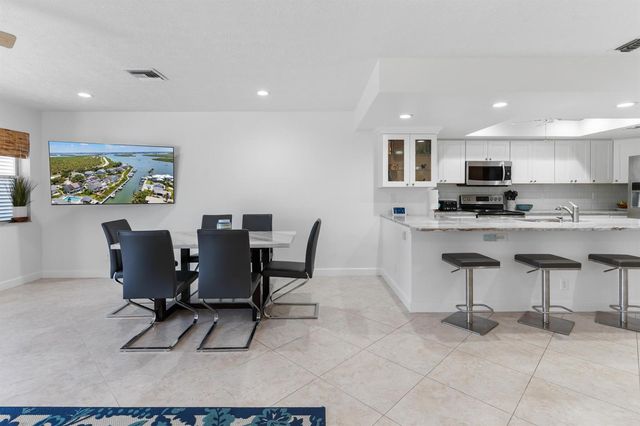 2488 Harbour Cove Drive, Fort Pierce, FL 34949