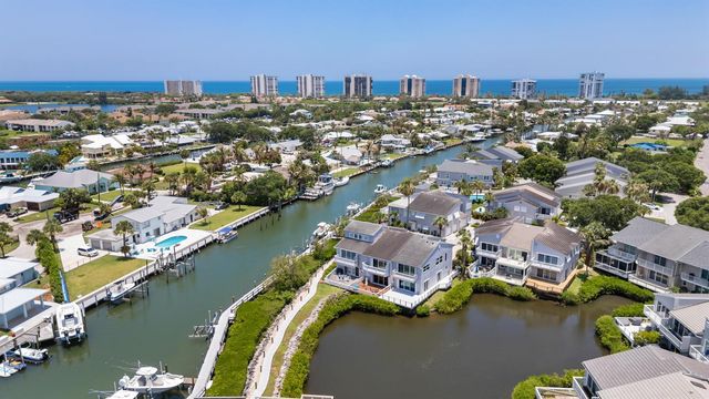 2488 Harbour Cove Drive, Fort Pierce, FL 34949