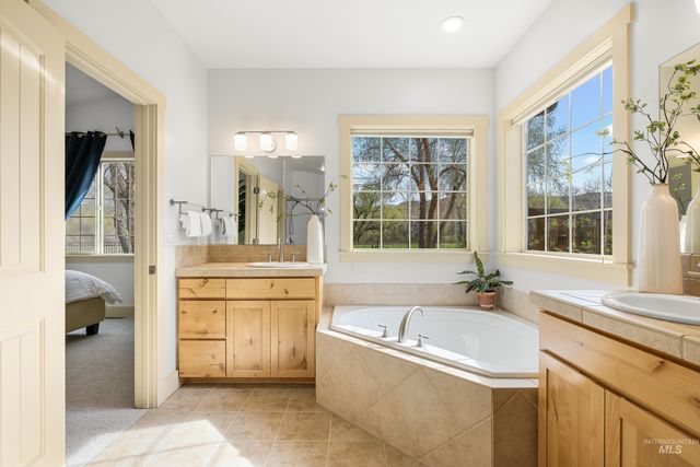 4172 W Miners Farm Dr, Boise, ID 83714