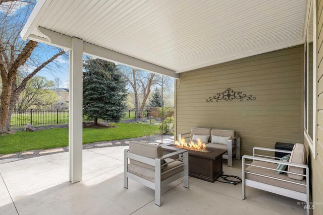 4172 W Miners Farm Dr, Boise, ID 83714