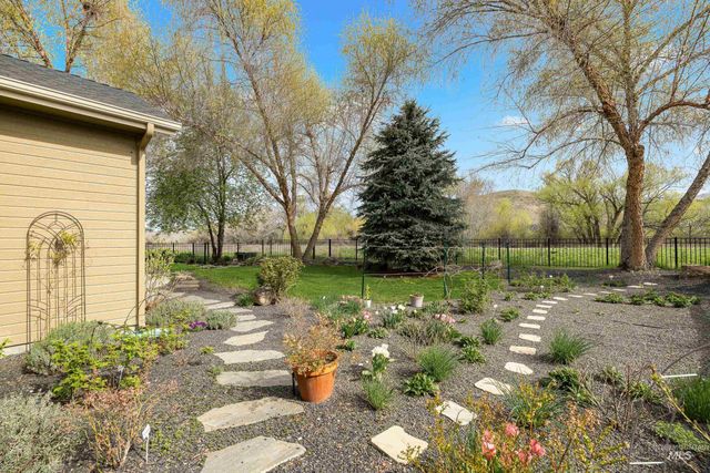 4172 W Miners Farm Dr, Boise, ID 83714