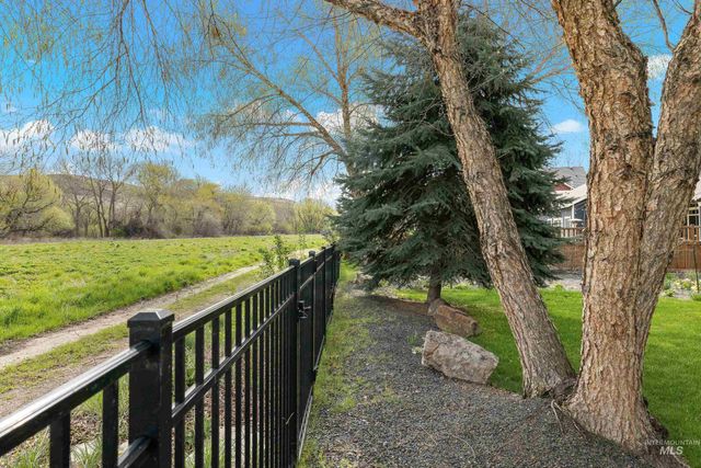 4172 W Miners Farm Dr, Boise, ID 83714