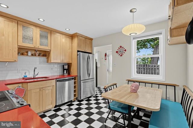 336 10TH AVE, Lindenwold, NJ 08021