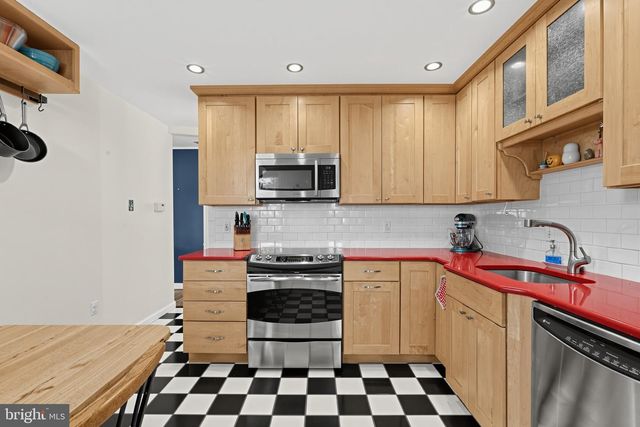 336 10TH AVE, Lindenwold, NJ 08021