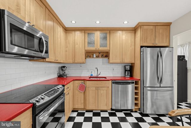 336 10TH AVE, Lindenwold, NJ 08021